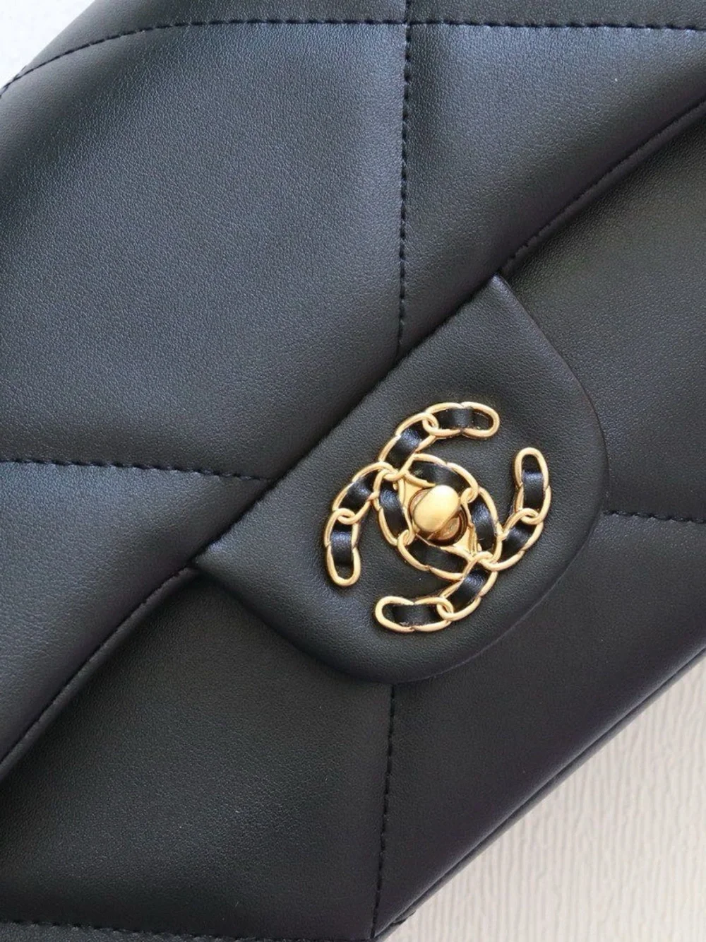 CHANEL Black Quilted Shoulder Bag with Gold Chain